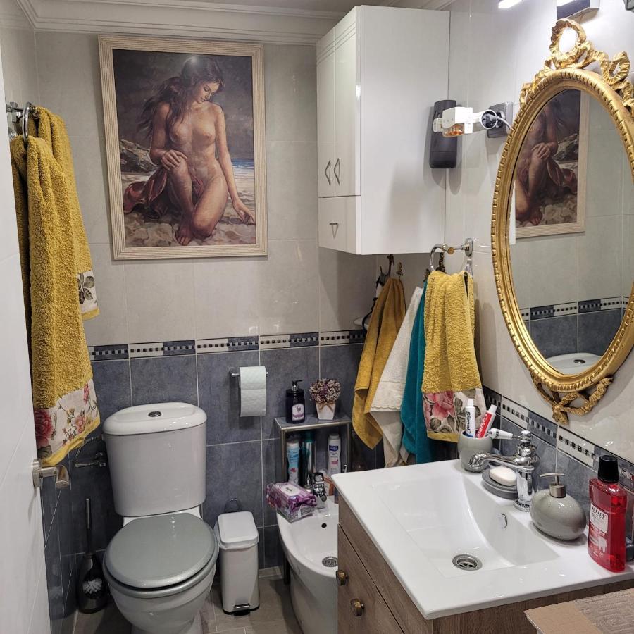 Shared Accommodation A Room With A View Of The Garden Seville Exterior photo