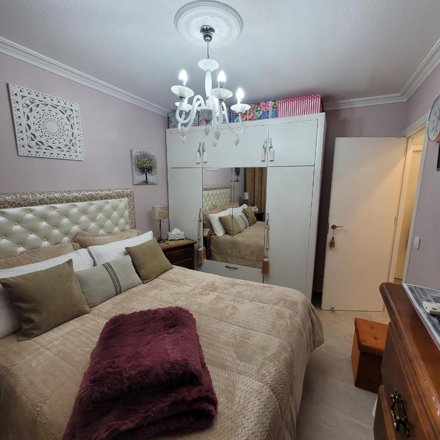 Shared Accommodation A Room With A View Of The Garden Seville Exterior photo